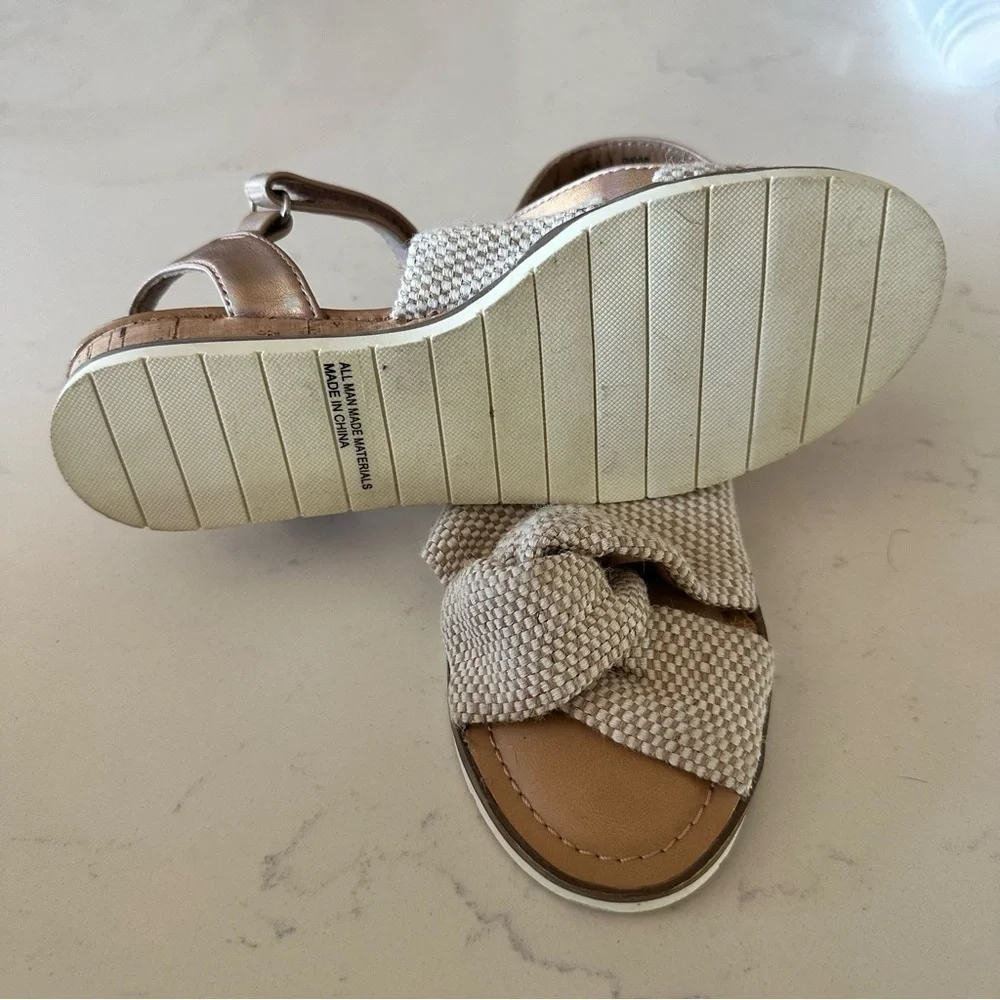 DV by DOLCE VITA Davis Girls Woven Sandals Size: 1